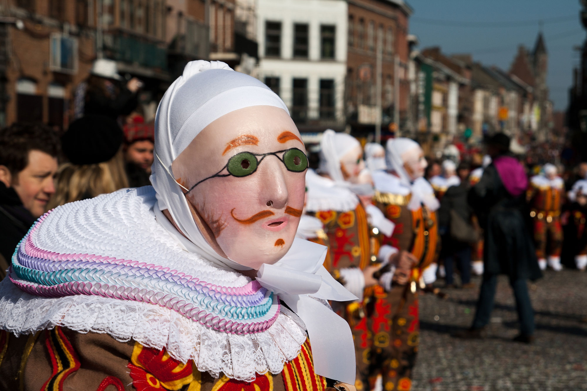 Reprendre les commerces de location de costumes folklorique dans la loi sur les flexi-jobs