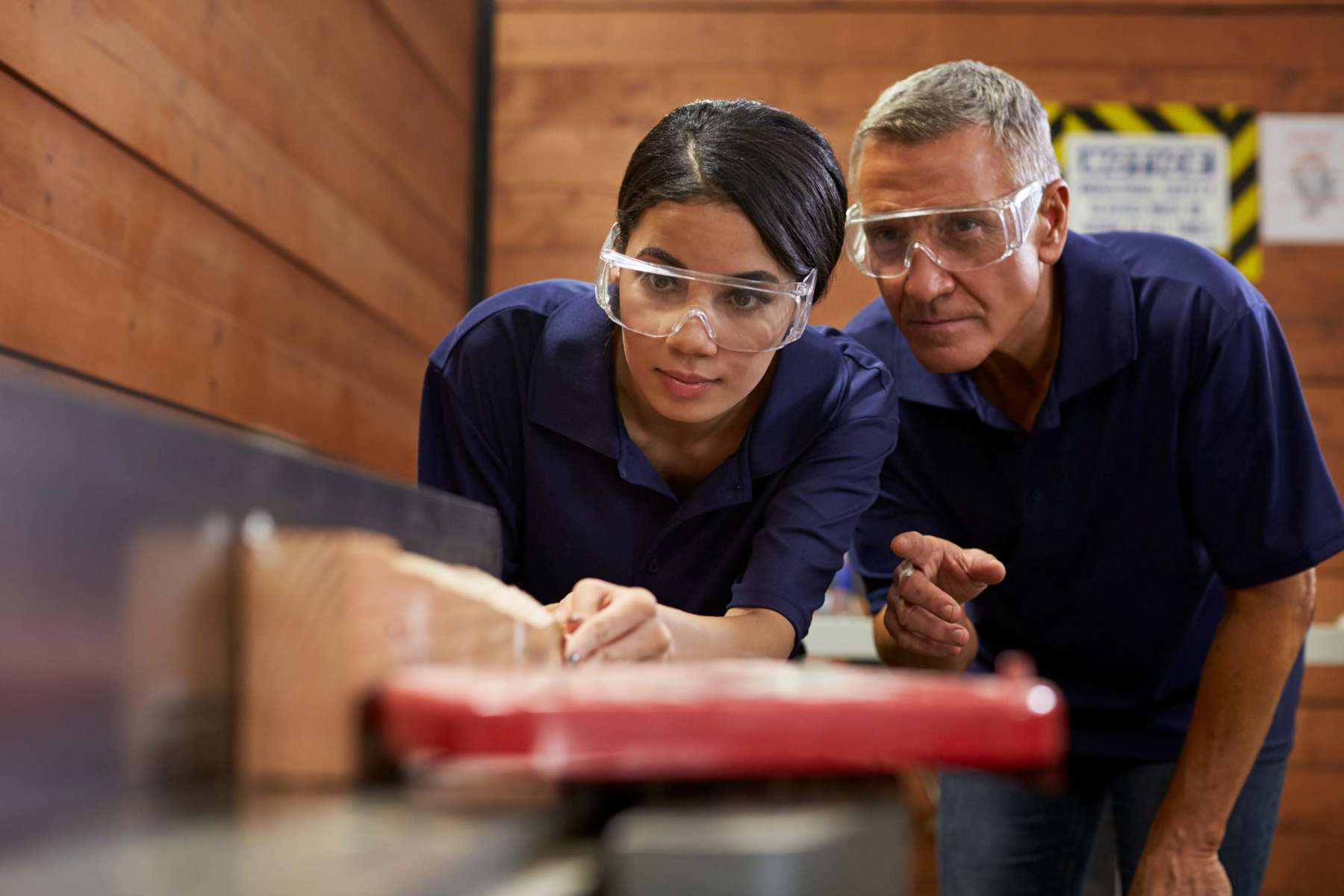 Enseignement qualifiant et formation professionnelle : une série de premières mesures