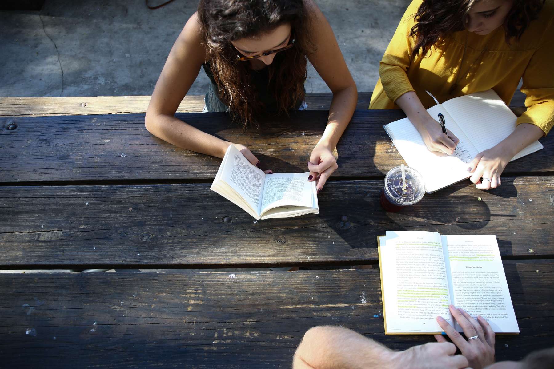 Enseignement: une ligne téléphonique pour aider les élèves à faire leurs devoirs