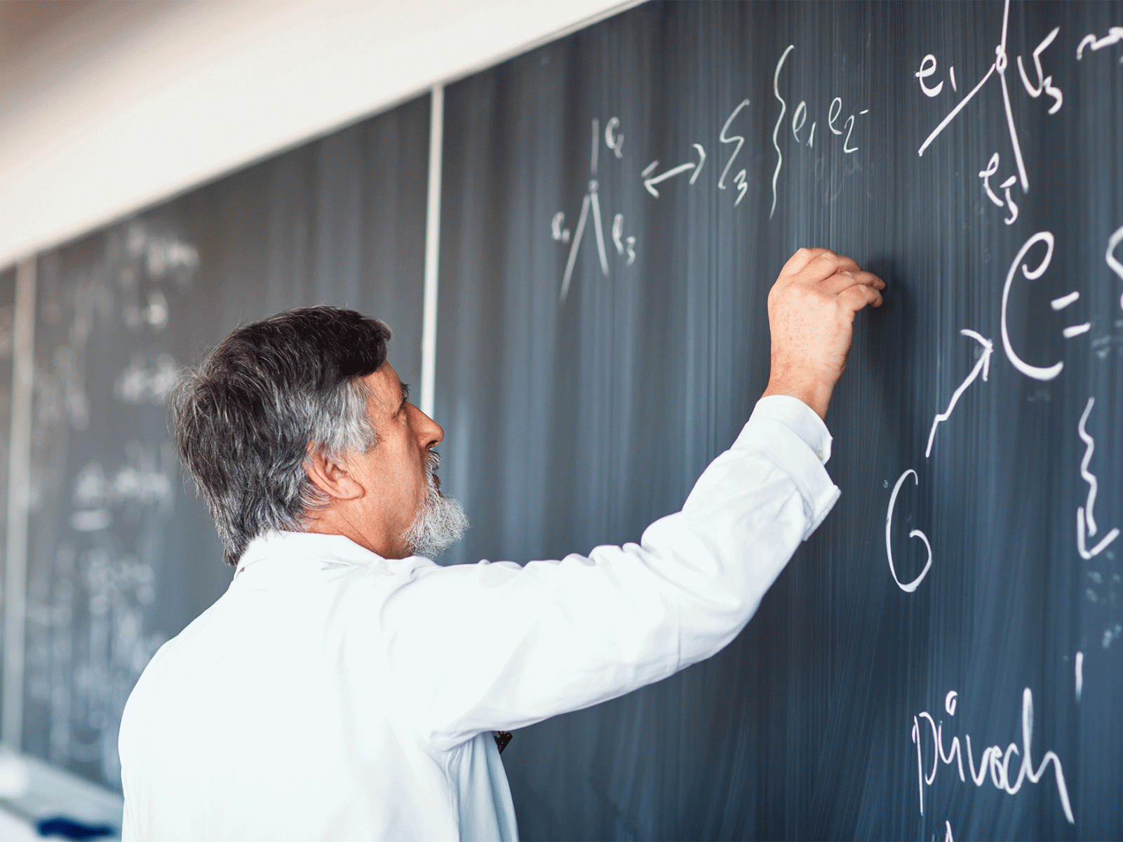 Un décret qui modernise le congé pour cas de force majeure et lutte contre la pénurie d’enseignants