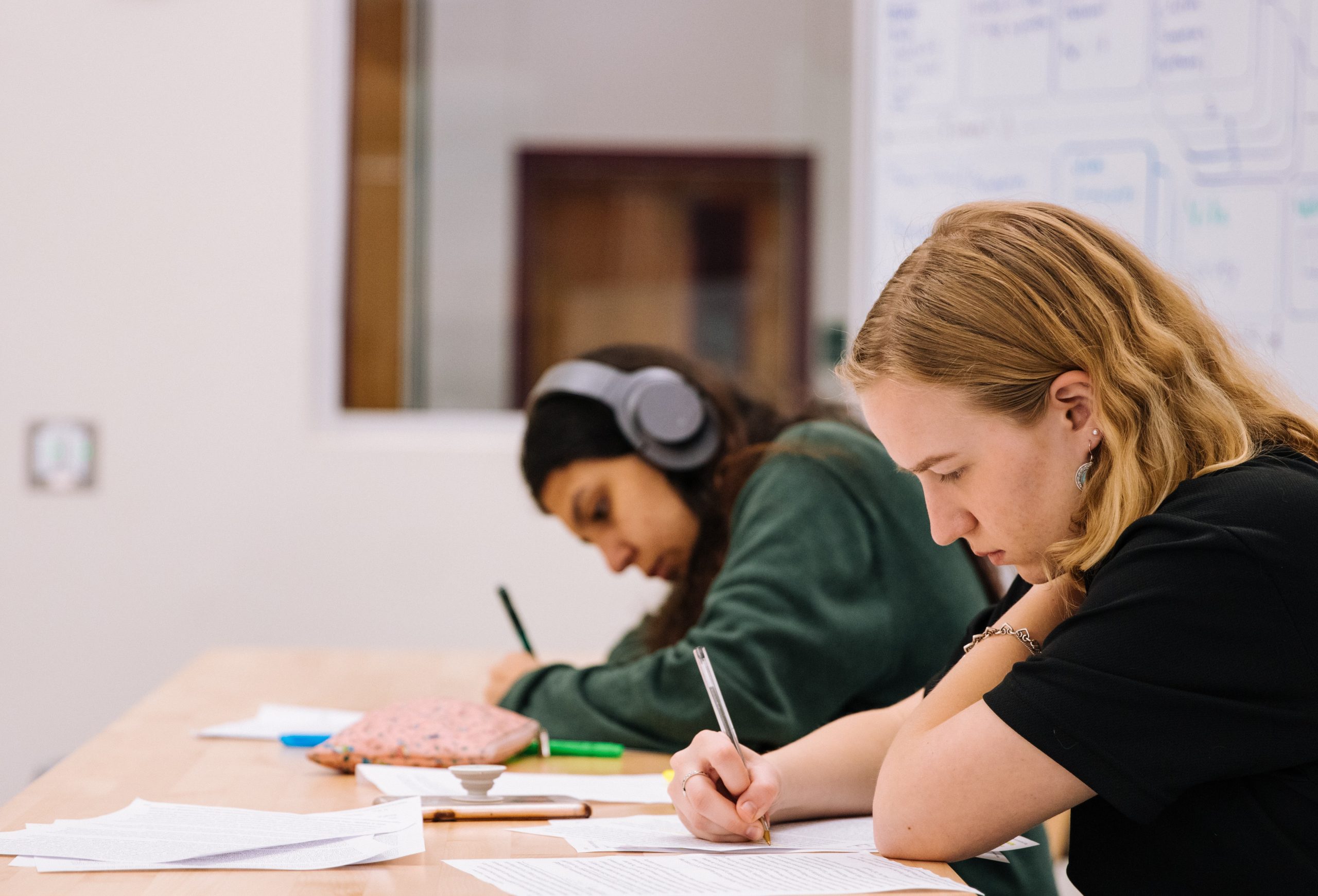 Stages étudiants : la Ministre Glatigny appelle les établissements à valider autant que possible les heures de stage prestées à distance