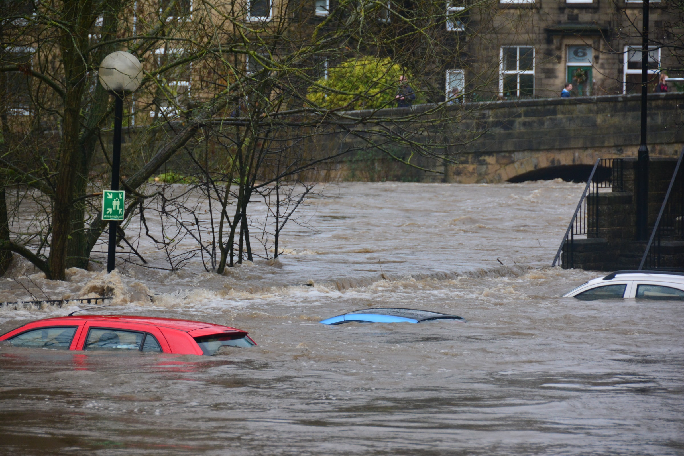 Inondations en Wallonie : répertoire des aides et contacts utiles