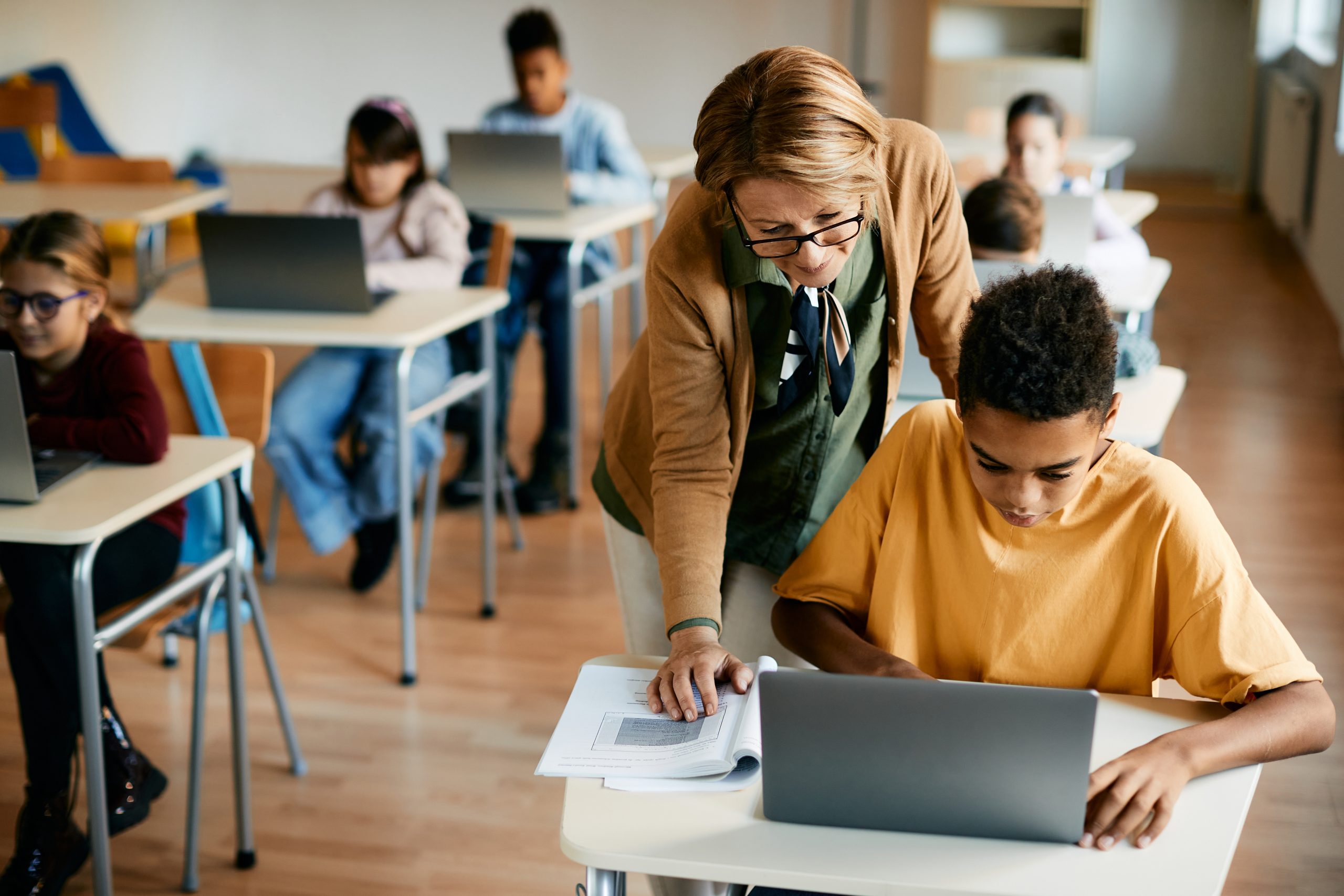 Une TVA à 6% sur le matériel informatique scolaire et un service universel