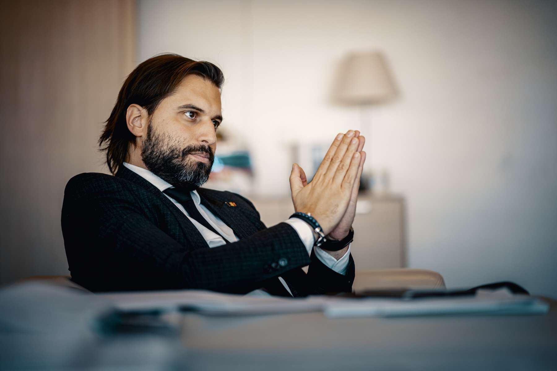 “Plus de gens au travail pour augmenter l’ensemble des salaires nets”