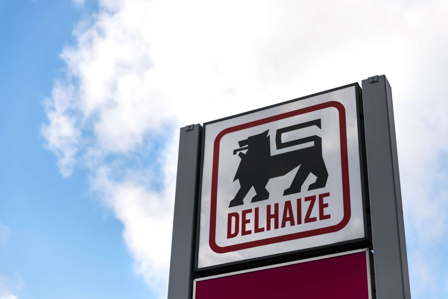 Delhaize : Le Ministre des Indépendants, David Clarinval, rencontre les Fédérations : contrats de franchise et commissions paritaires sont à l’ordre du jour