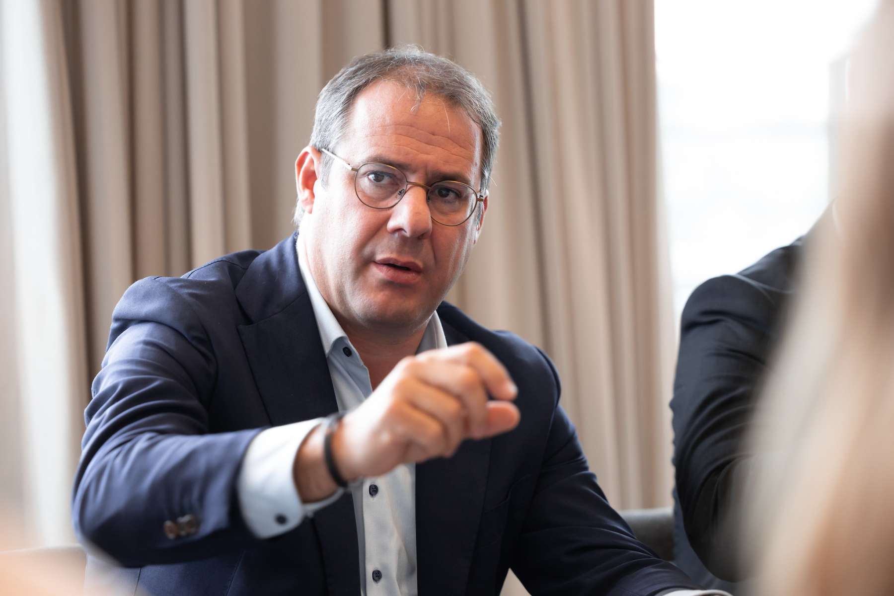 David Clarinval : « Pour atteindre nos objectifs, il ne faut pas que des efforts en dépenses, mais aussi des perspectives de croissance. »