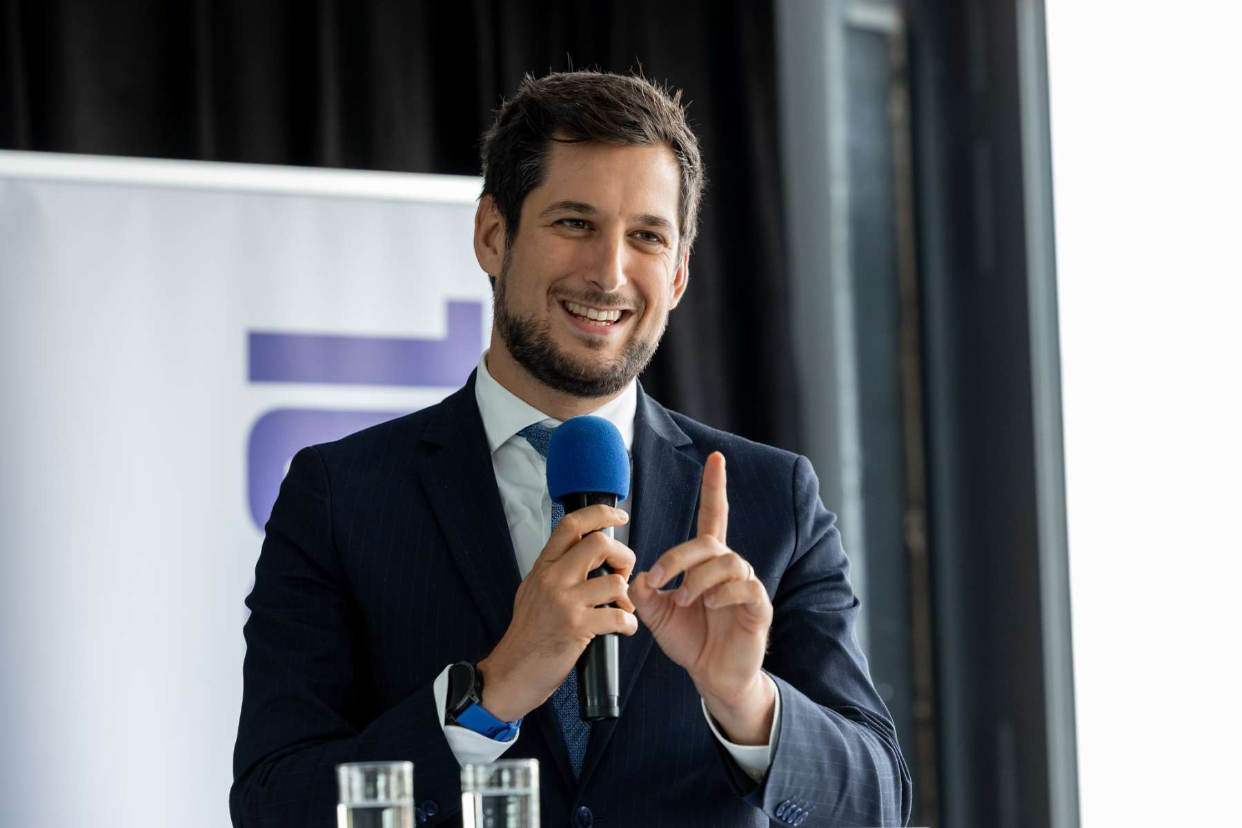 Le Ministre-Président Adrien Dolimont au grand colloque CJG sur l’industrie : “L’industrie est le squelette d’une économie robuste et notre matière première la plus précieuse est la matière grise”